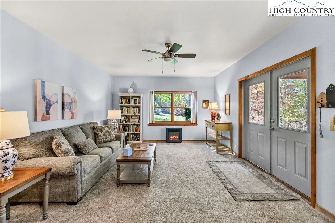 Image number 6 for the current listing
