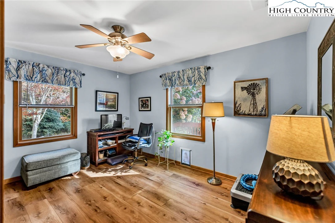Image number 3 for the current listing