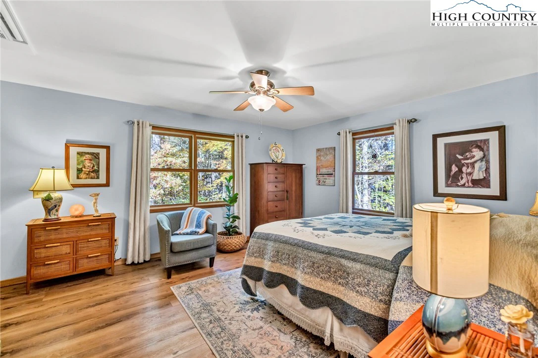 Image number 13 for the current listing