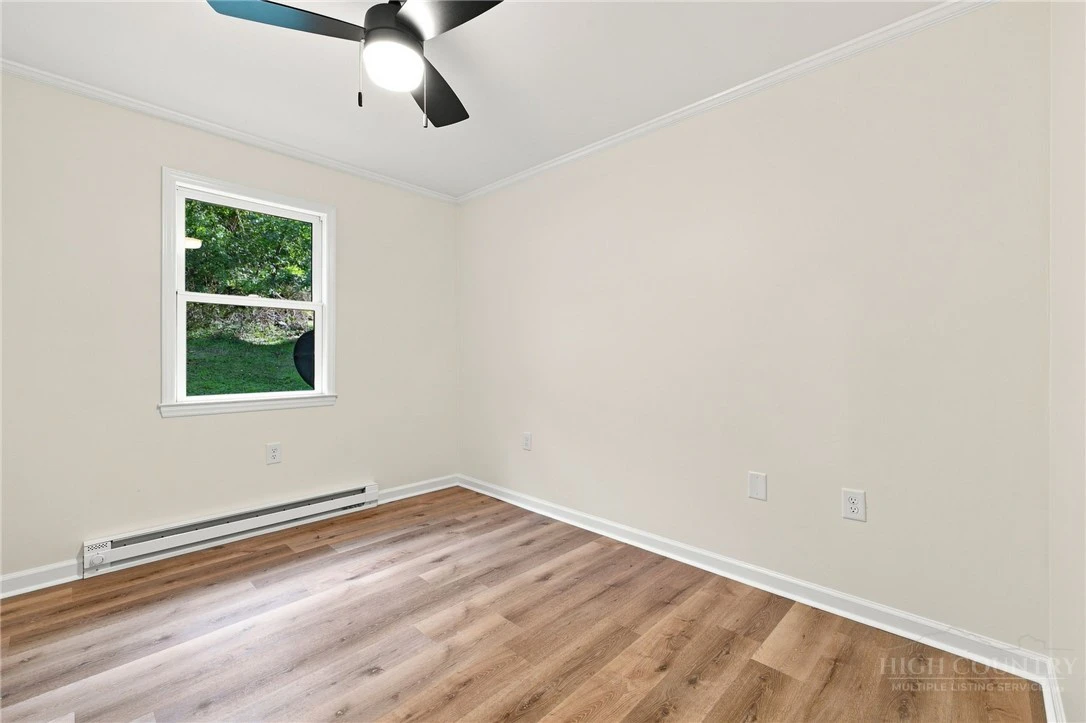 Image number 18 for the current listing