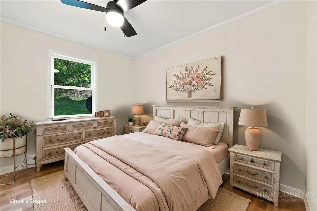 Image number 19 for the current listing