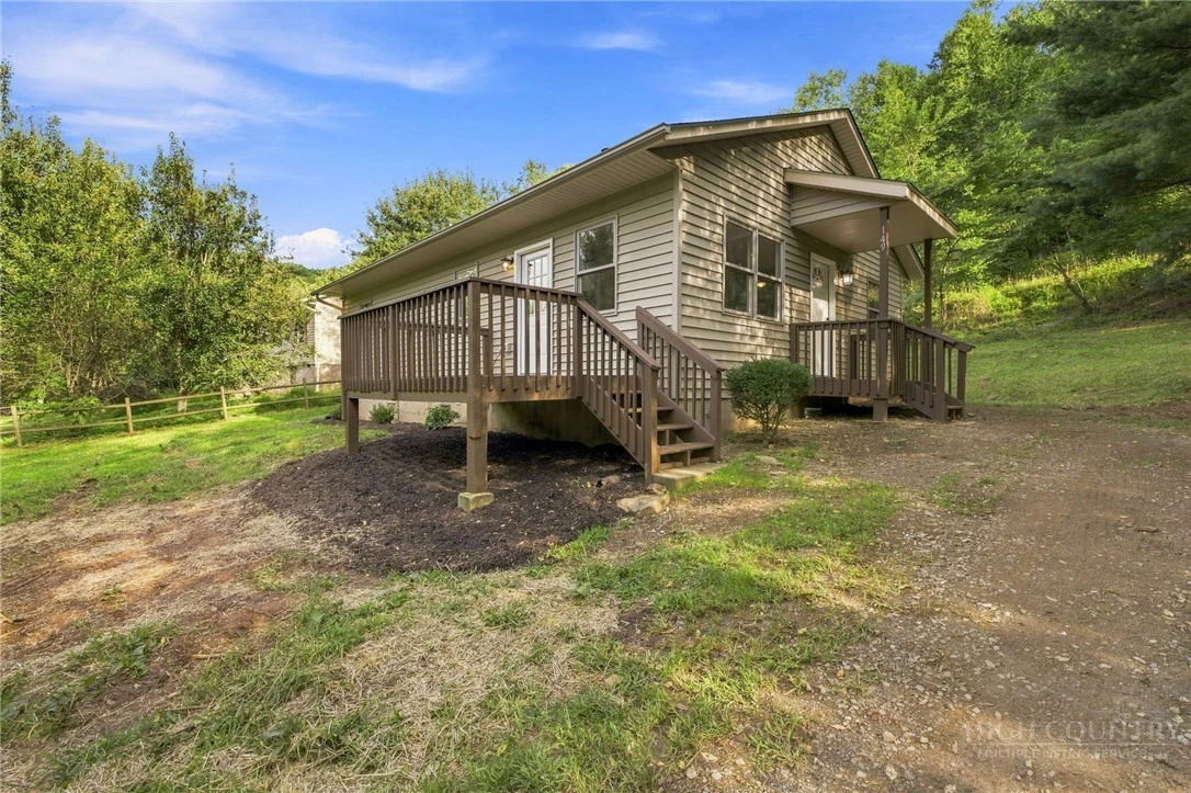 Image number 1 for the current listing