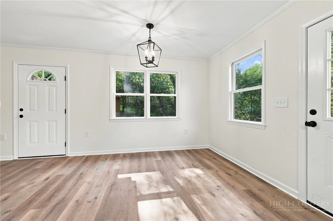 Image number 11 for the current listing