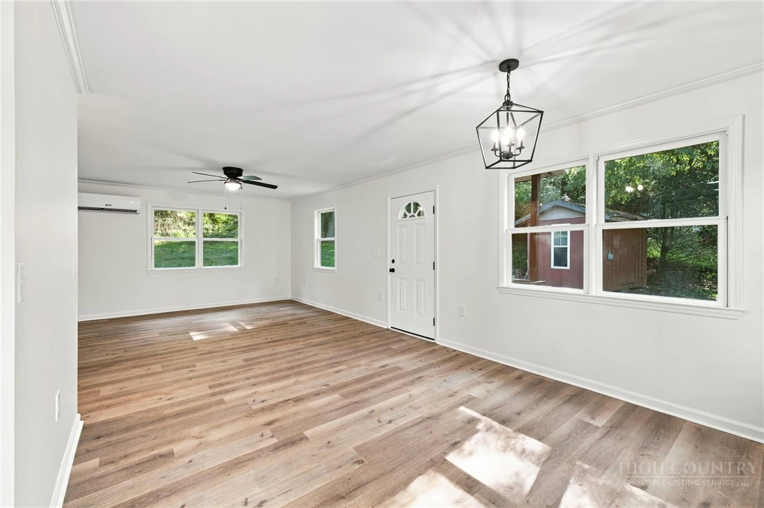Image number 15 for the current listing