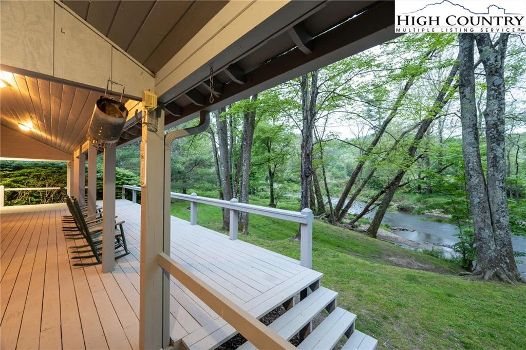 Image number 3 for the current listing