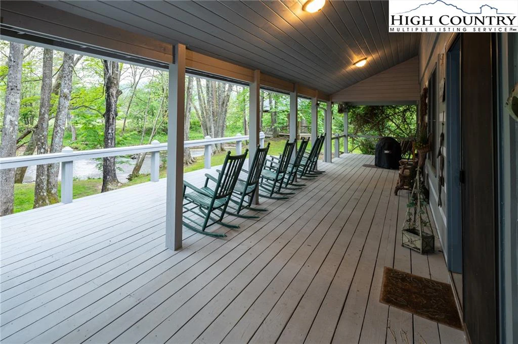 Image number 4 for the current listing