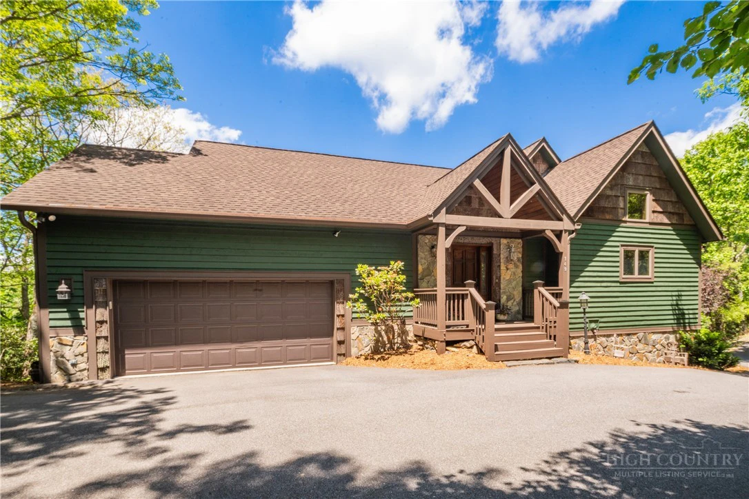Image number 1 for the current listing