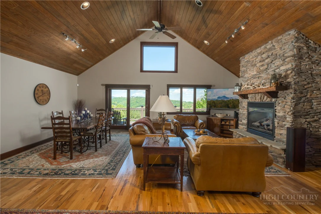 Image number 7 for the current listing