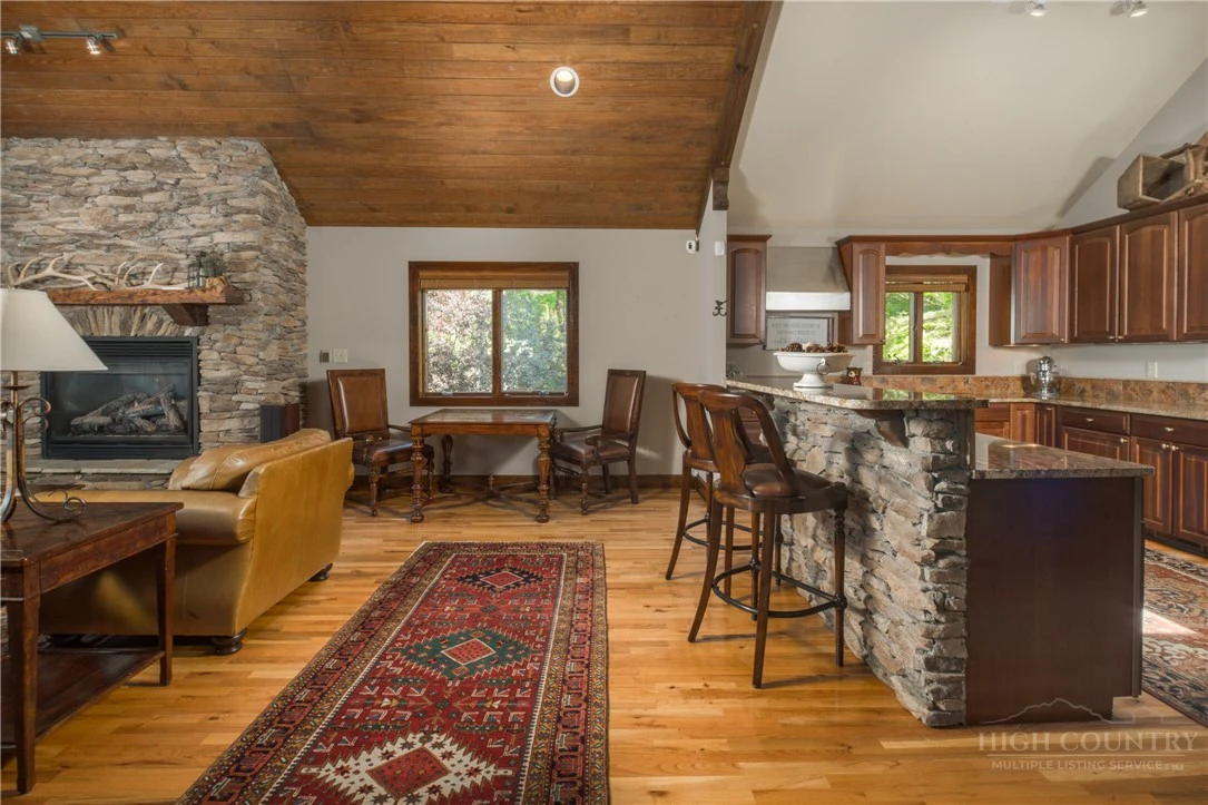 Image number 12 for the current listing