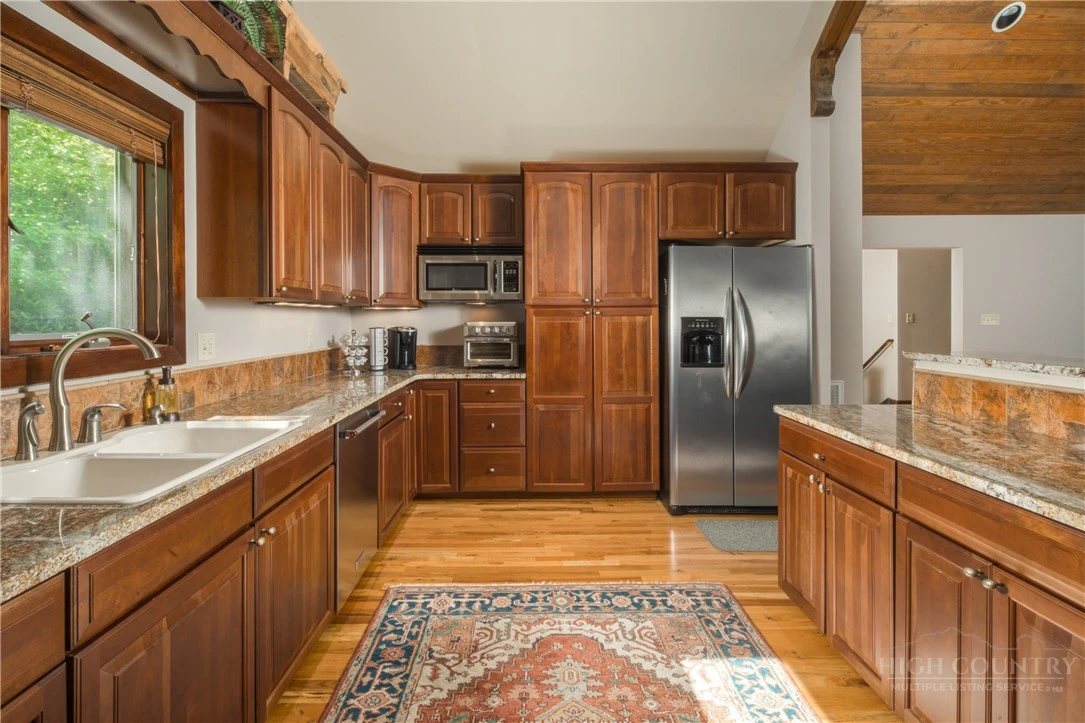 Image number 15 for the current listing