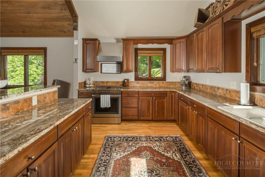 Image number 16 for the current listing