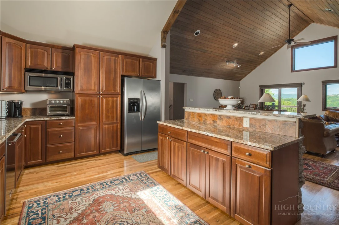 Image number 18 for the current listing