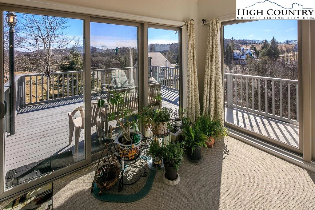 Image number 14 for the current listing