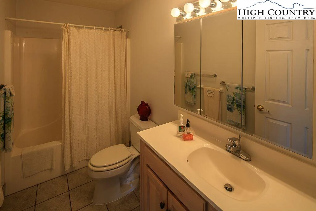 Image number 9 for the current listing