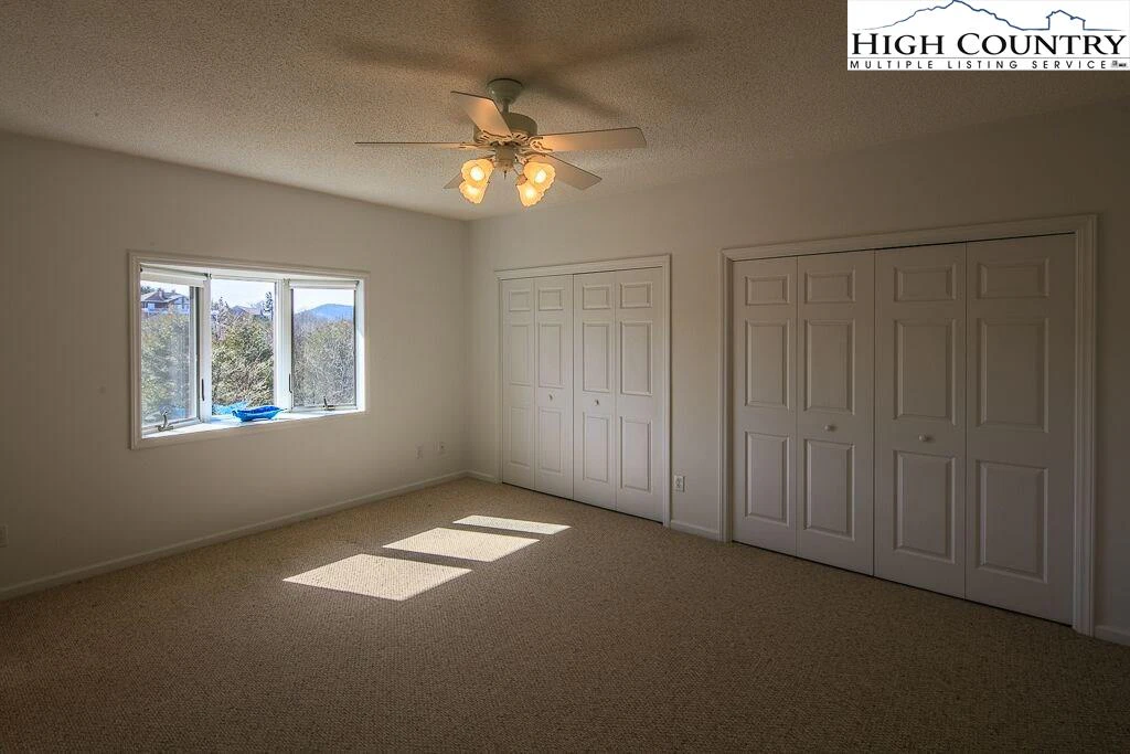 Image number 10 for the current listing