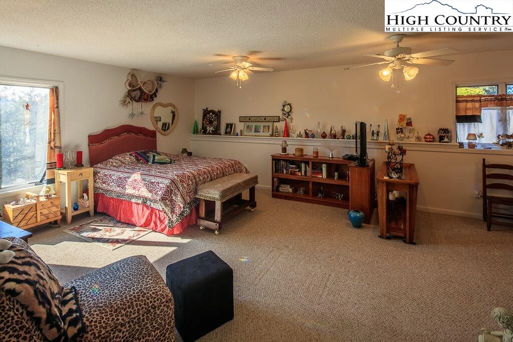 Image number 2 for the current listing