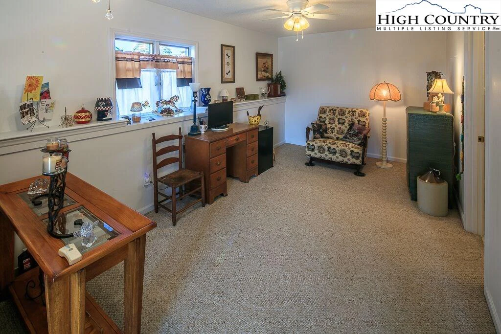 Image number 17 for the current listing