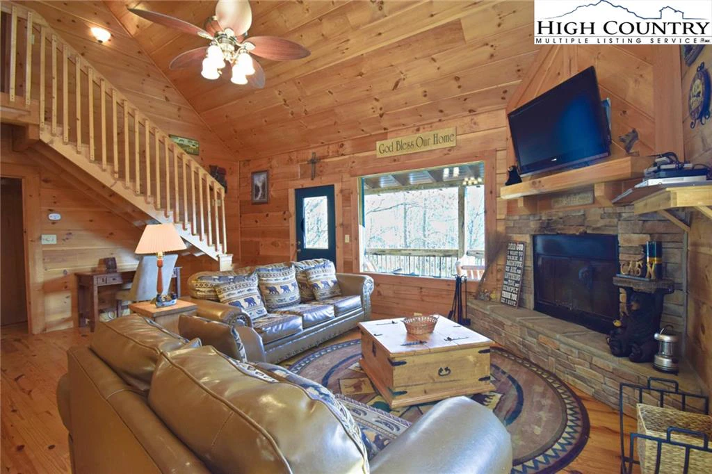 Image number 19 for the current listing