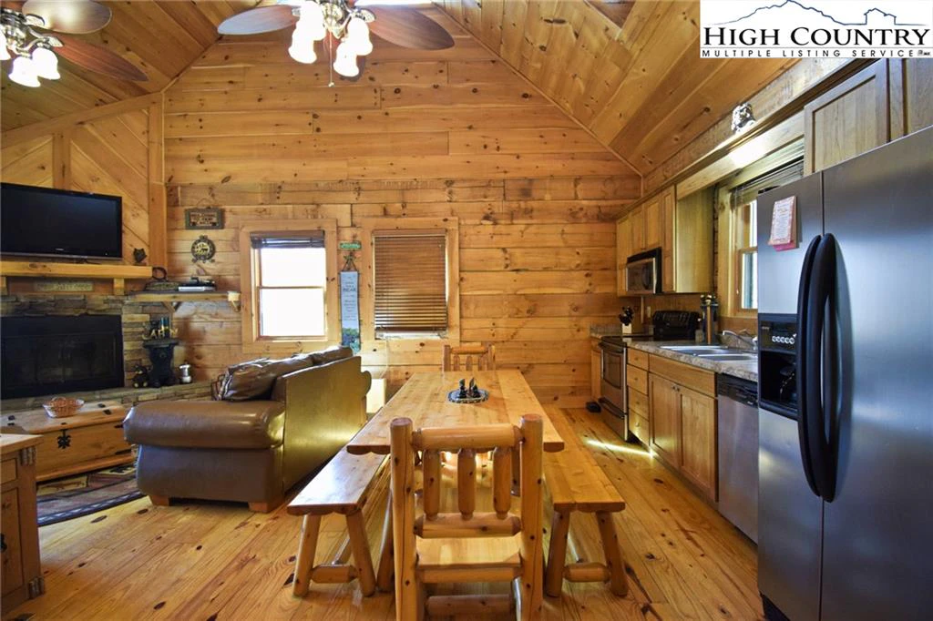 Image number 15 for the current listing