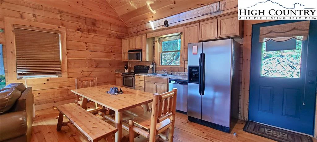 Image number 14 for the current listing