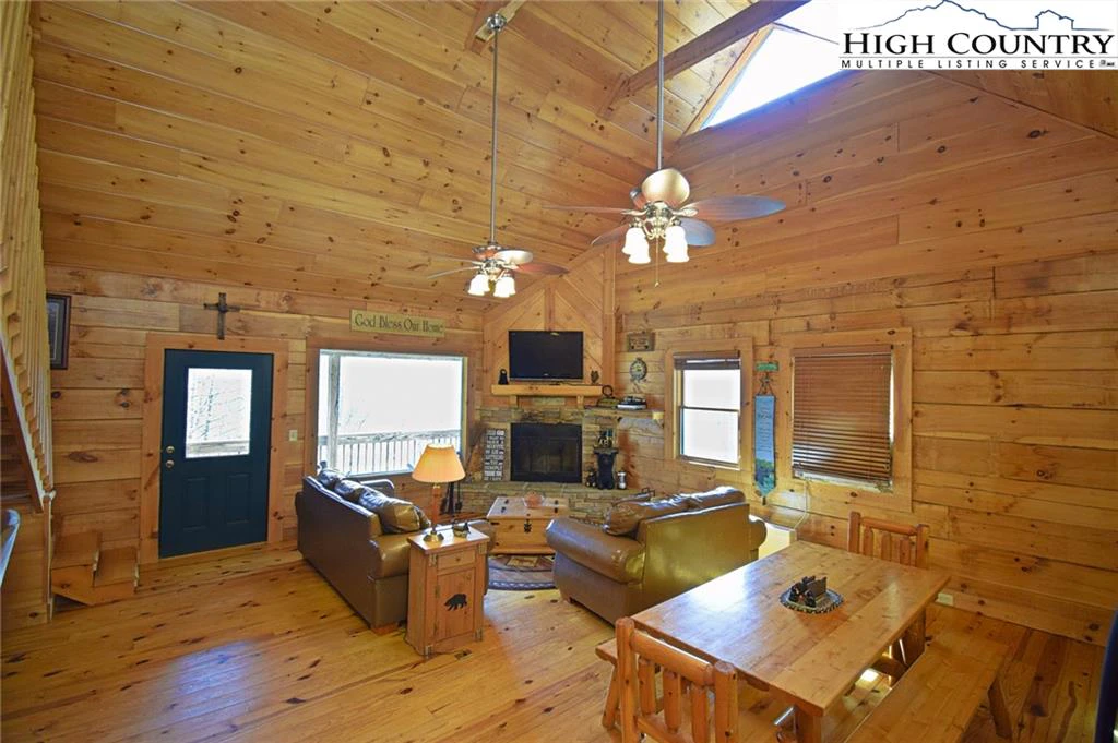 Image number 21 for the current listing
