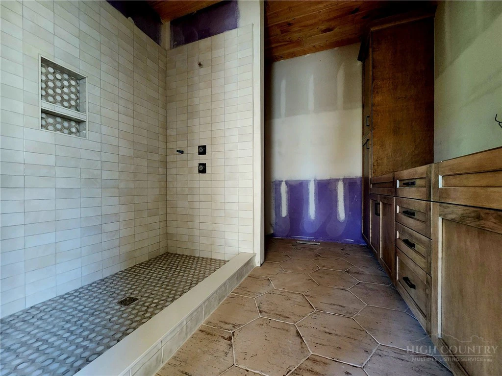 Image number 20 for the current listing