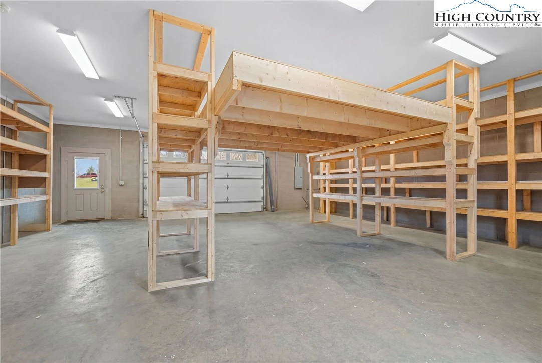 Image number 8 for the current listing