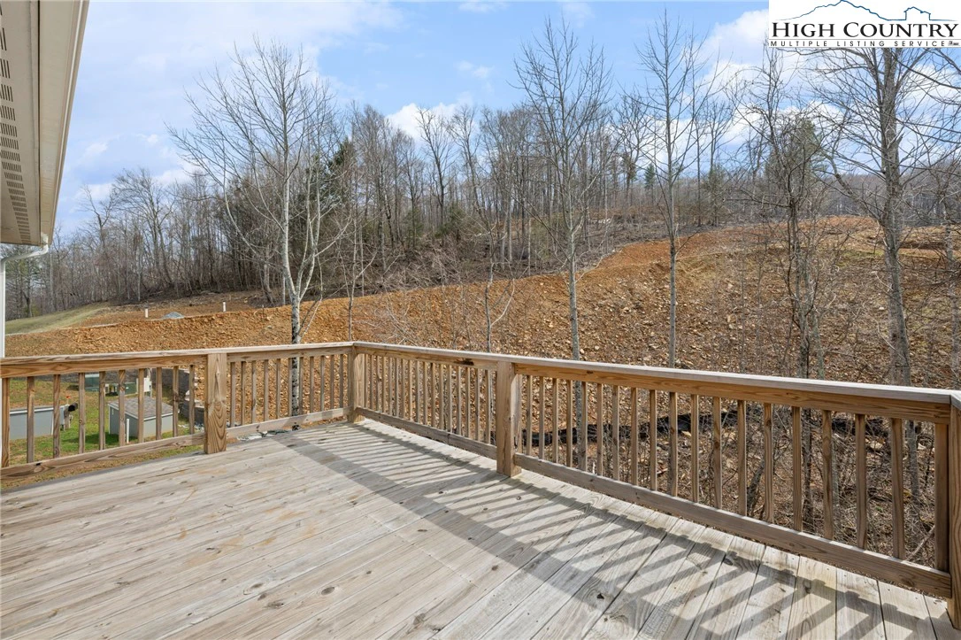 Image number 14 for the current listing