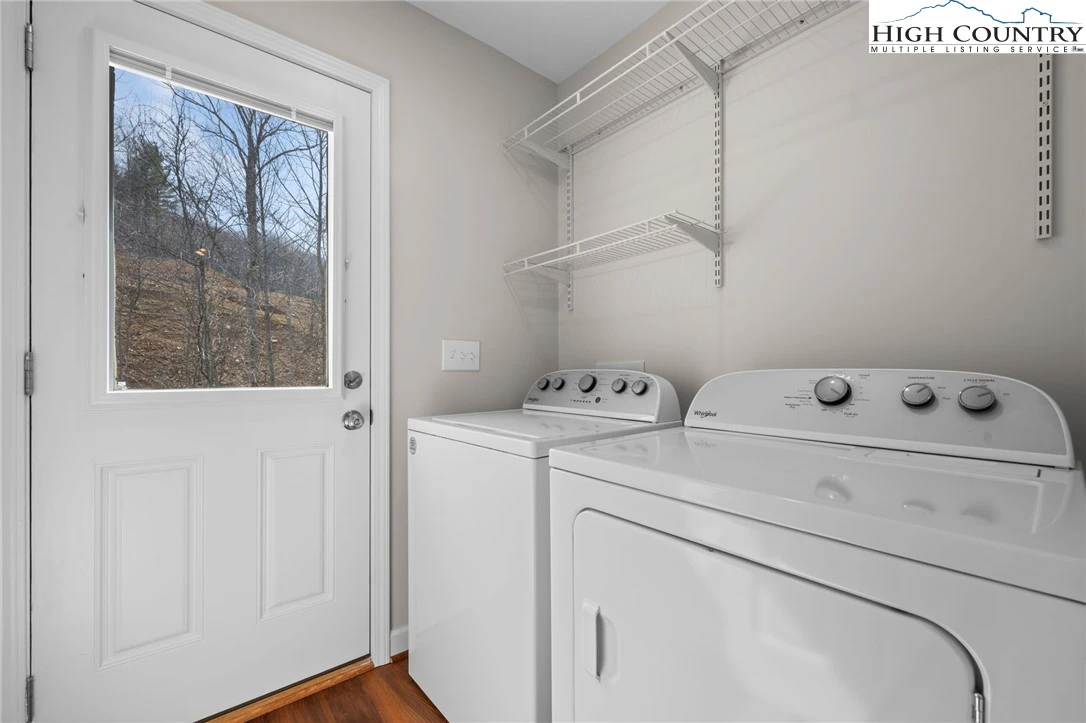 Image number 7 for the current listing