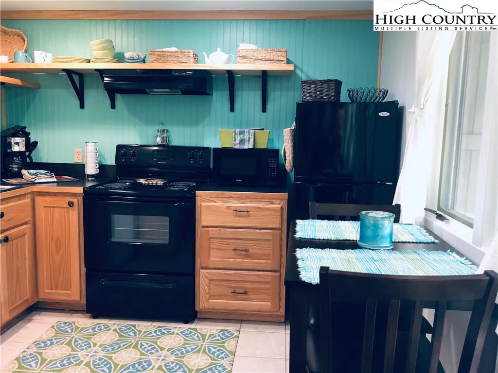Image number 1 for the current listing