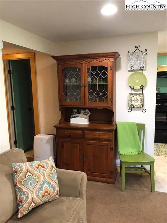 Image number 20 for the current listing