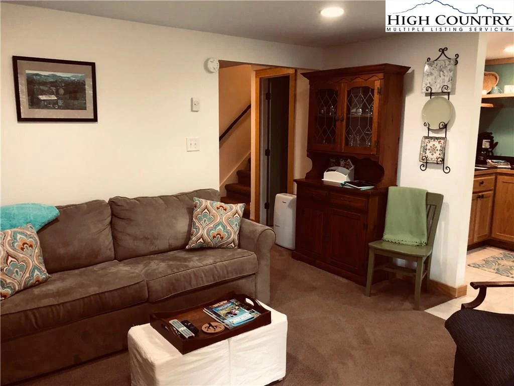 Image number 18 for the current listing