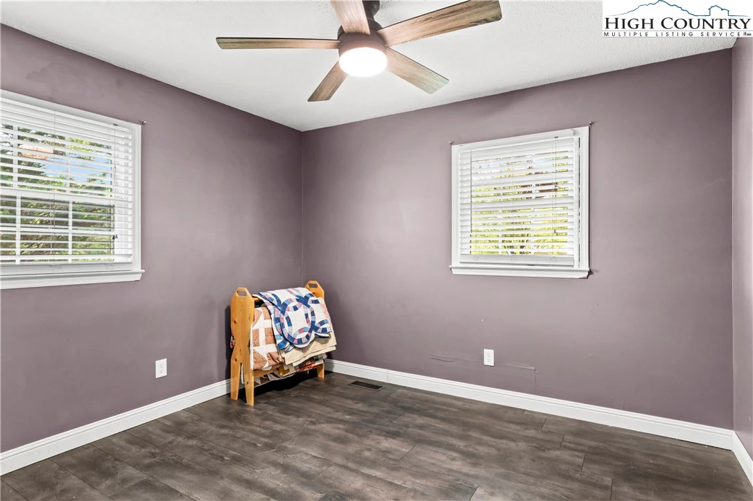 Image number 7 for the current listing