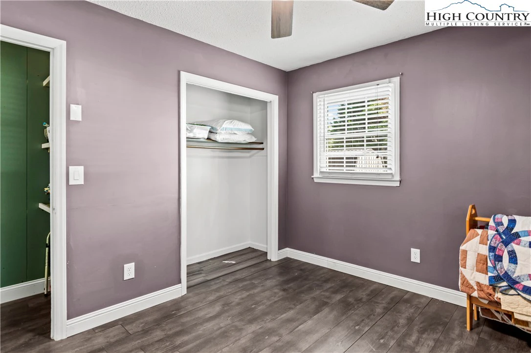 Image number 8 for the current listing