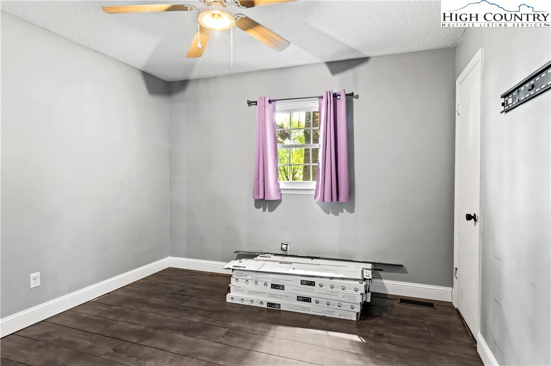 Image number 2 for the current listing