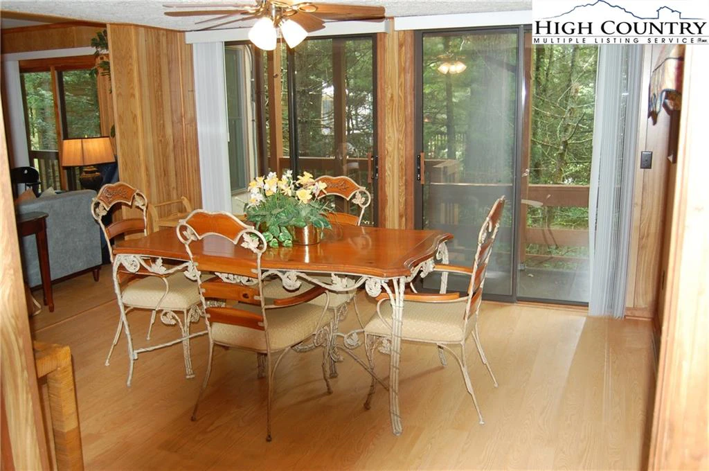 Image number 21 for the current listing