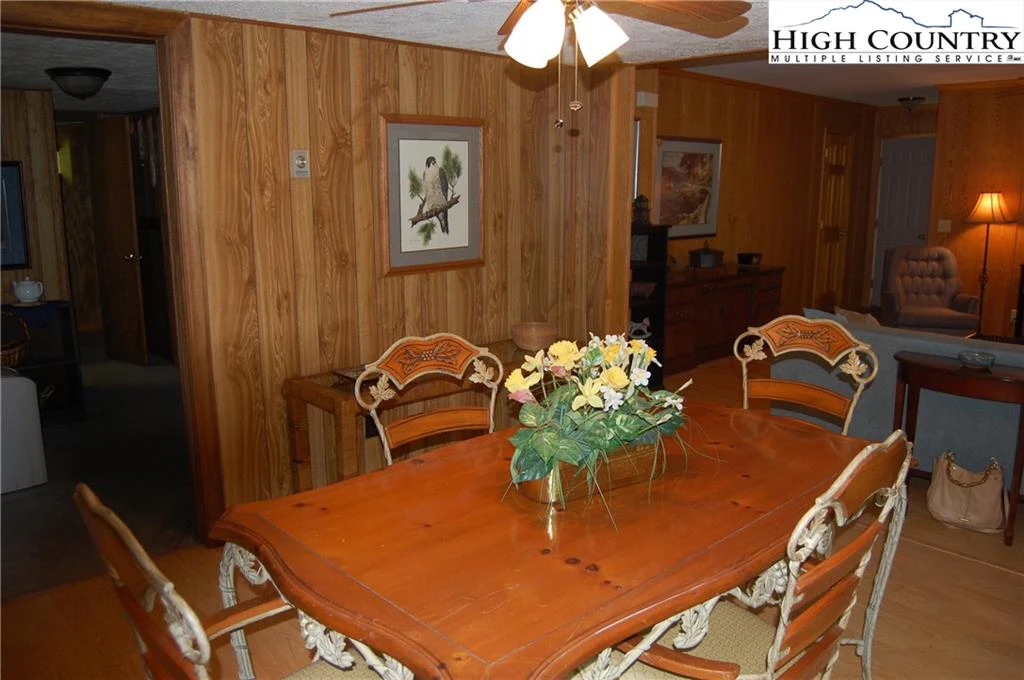 Image number 20 for the current listing