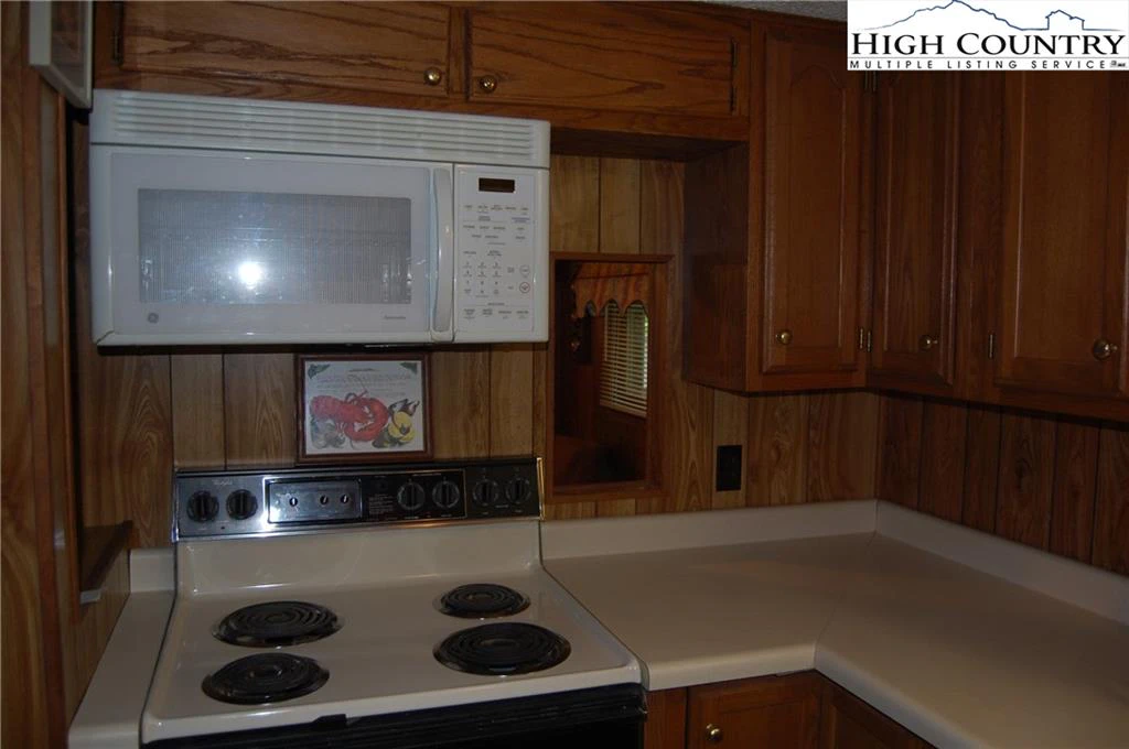 Image number 17 for the current listing