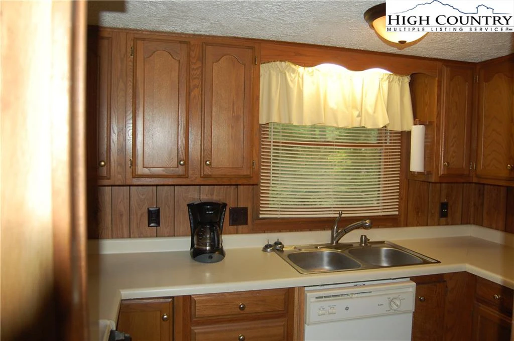 Image number 2 for the current listing
