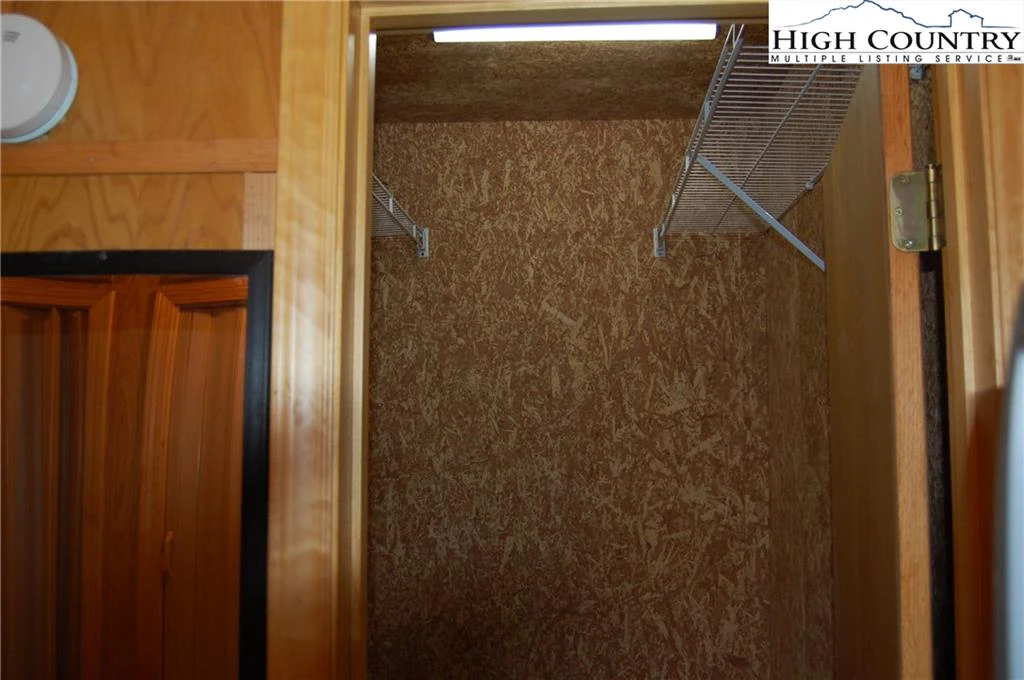 Image number 14 for the current listing