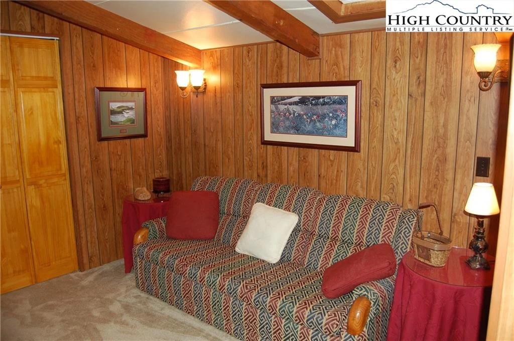 Image number 13 for the current listing