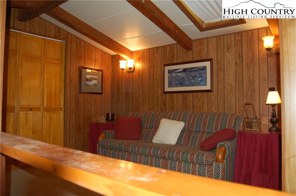 Image number 11 for the current listing