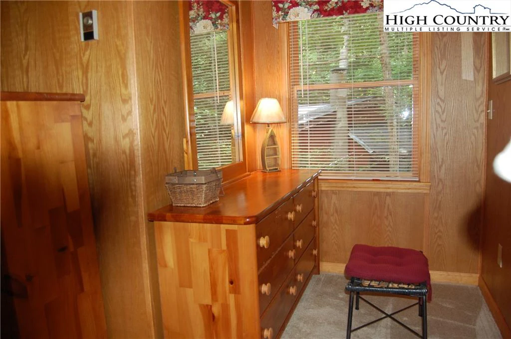 Image number 6 for the current listing