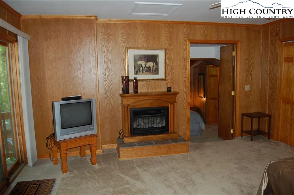 Image number 5 for the current listing