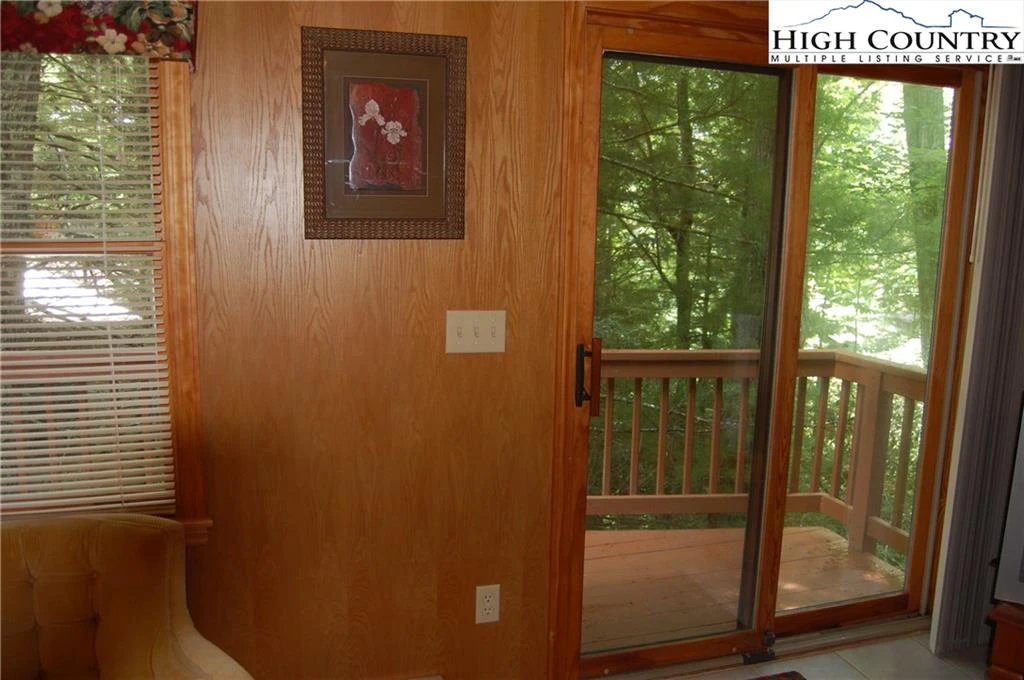 Image number 4 for the current listing