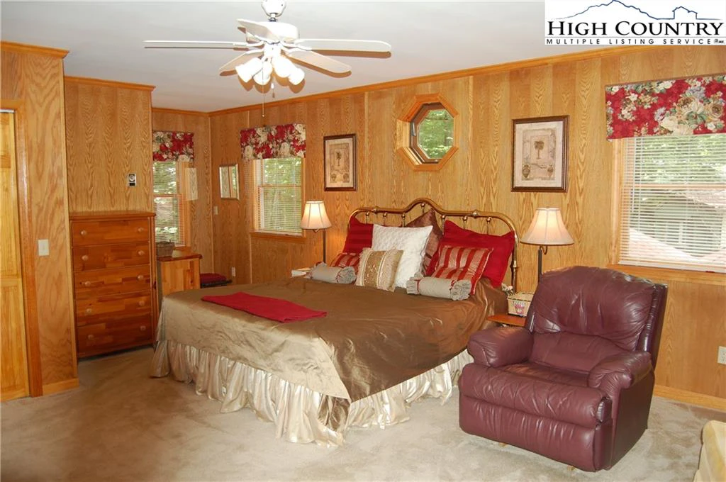 Image number 3 for the current listing