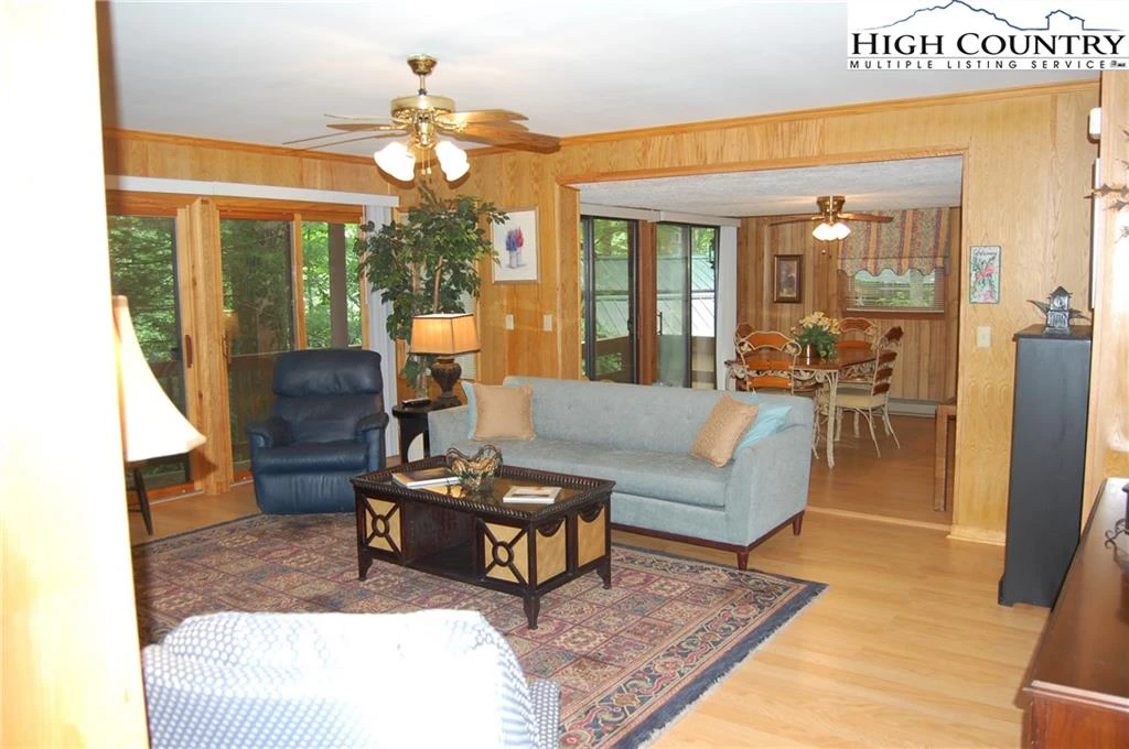 Image number 27 for the current listing