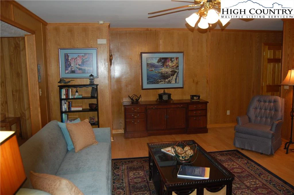 Image number 22 for the current listing