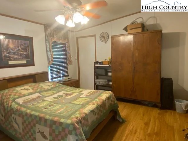 Image number 14 for the current listing