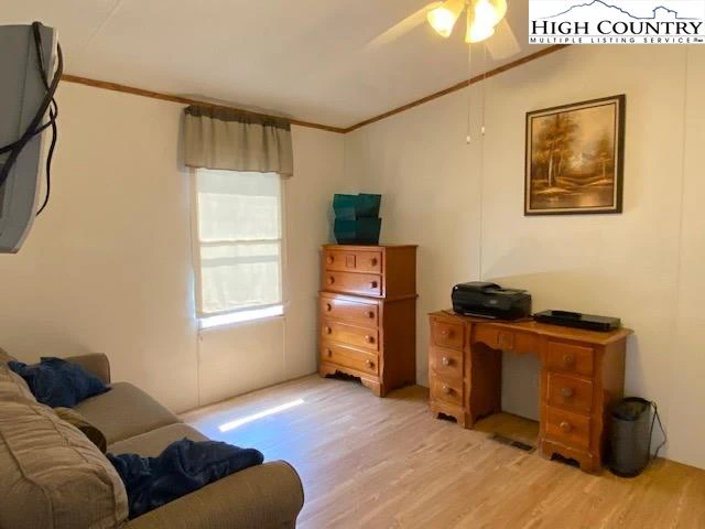 Image number 10 for the current listing